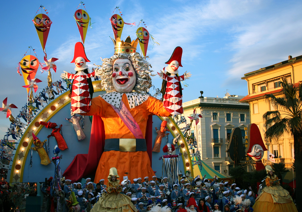 Viareggio's Carnevale by the Sea – lisa loves to travel
